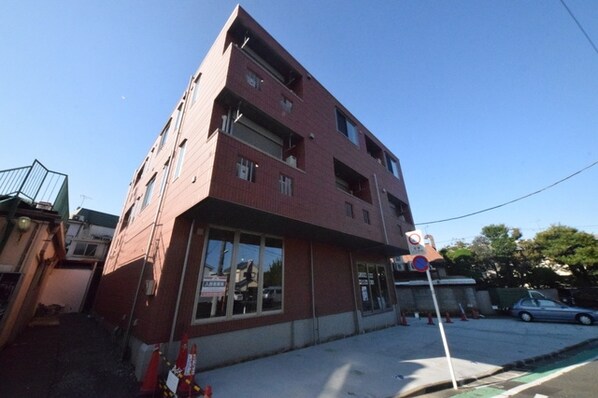 マンション国母の物件外観写真